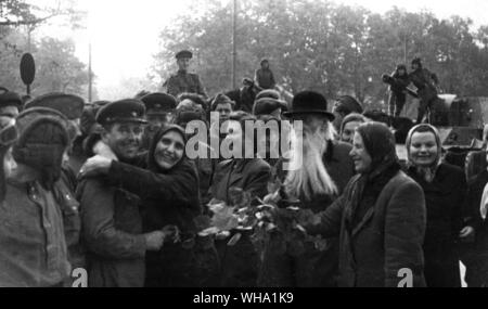 WW2: Russland, Leningrad Front/Gruß Soldaten der sowjetischen Armee in Riga befreit. 1944 Stockfoto