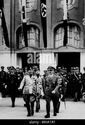 28. September 1937: Benito Mussolini (l) mit Adolf Hitler (r) in Berlin. Mussolini ist von seinem Schwiegersohn, Graf Ciano und Hitler von General Göring. Stockfoto