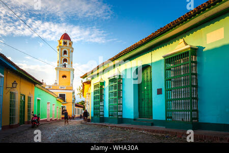 Blick auf den Glockenturm und Trinidad, UNESCO-Weltkulturerbe, Sancti Spiritus, Kuba, Karibik, Karibik, Zentral- und Lateinamerika Stockfoto