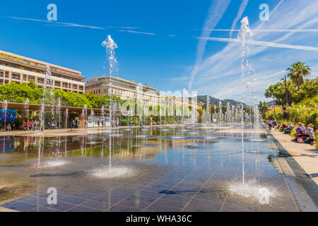 Brunnen an der Promenade du Paillon in Nizza, Alpes Maritimes, Cote d'Azur, Côte d'Azur, Provence, Frankreich, Mittelmeer, Europa Stockfoto