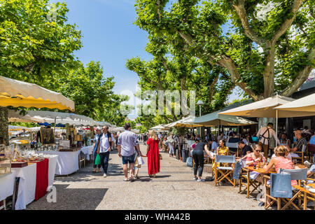 Bunte Marktstände in Cannes, Alpes Maritimes, Cote d'Azur, Provence, Côte d'Azur, Frankreich, Mittelmeer, Europa Stockfoto