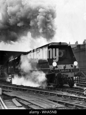 Eine südliche Region. Handelsmarine klasse Lokomotive unter Berücksichtigung der Royal Scot von Euston Station. 3. Mai 1948 Stockfoto