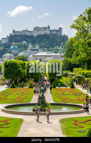 Blick auf die Festung Hohensalzburg vom Mirabellgarten, Weltkulturerbe der UNESCO, Salzburg, Österreich, Europa Stockfoto