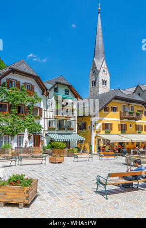 Blick auf den Marktplatz von Hallstatt Dorf, UNESCO-Weltkulturerbe, Salzkammergut Region der Alpen, Salzburg, Österreich, Europa Stockfoto