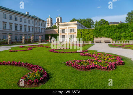 Blick auf die Pfarrkirche St. Andra vom Mirabellgarten, Weltkulturerbe der UNESCO, Salzburg, Österreich, Europa Stockfoto