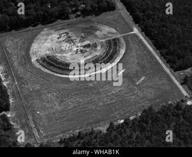 Upton Long Island New York. Strahlenfeld mit Kobalt 60 Quelle in Zentrum mit Pflanzen in kreisförmigen Zeilen für kontinuierliche Strahlung. Stockfoto