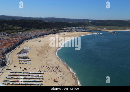 Blick auf die Stadt Nazare aus Berg. Portugal Stockfoto