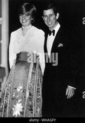 Lady Diana Spencer und Prinz Charles diniert mit der Königin Mutter am 24. Februar 1981, deren Engagement Tag Stockfoto