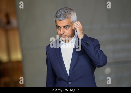 Warschau, Polen. 02 Sep, 2019. Bürgermeister von London, Sadiq Khan kommt für eine Pressekonferenz in der POLIN Museum der Geschichte der Polnischen Juden in Warschau. Credit: SOPA Images Limited/Alamy leben Nachrichten Stockfoto