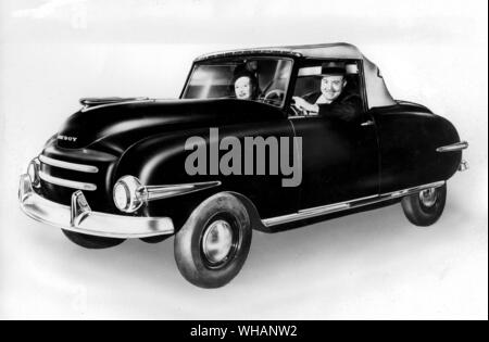 1947. Play Boy. Der Playboy wurde eine sportliche, drei Pkw Cabrio (ein Wagen war auch geplant, aber nicht gebaut). Seine interessanteste Feature wurde eine umklappbare Stahl top. Dies war in der Mitte abklappbar, die Naht mit einer Gummidichtung, die Unternehmen Ingenieure Schwur nicht wäre das Leck abgedichtet wird. Es wurde manuell betrieben, und könnte vom Fahrersitz aus angehoben und abgesenkt werden... Wenn gefaltet, den oberen Teil der hinteren Deck. In diesem Bemühen, Playboy trat ein paar andere wie Peugeot in den 1930er Jahren, Ford's einziehbaren Skyliner der 50s, und derzeit der Mercedes-Benz SLK und andere, dass Stockfoto