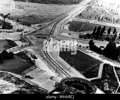 Die Mauer, die von den ostdeutschen Kommunisten in die Schließung der Grenze zwischen Ost- und West-Berlin. Die Mauer und die Straßenbahnlinie tank Hindernisse am Potsdamer Platz, in der oberen linken Teil von Hitlers Reichskanzlei Garten gesehen werden. 10. August 1962 Stockfoto