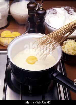 Französische Küche von Eileen Reece.. . Die Scouffle Au Fromage Käse Auflauf. Stockfoto