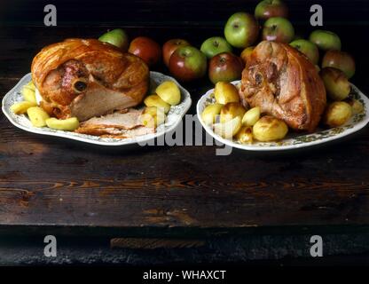 Gebratenes Schweinefleisch mit Äpfeln. Schauer von Schweinefleisch Stockfoto