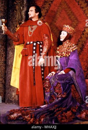 Maurice Evans und Judith Anderson in Macbeth eine Margaret Webster Produktion 1941. Shakespeare auf der Bühne, eine illustrierte Geschichte von Shakespeare Leistung (1973) von Robert Speaight Seite 226.. Robert Speaight (1904-1976) war ein britischer Schauspieler und Schriftsteller. Er war einer der ersten Performer (von 1927) im Radio spielt. Er fuhr fort, zu Shakespeare Rollen und zu lenken. Er schrieb auch Kritik und Essays, arbeitet an der Theater- und Biografie.. Stockfoto