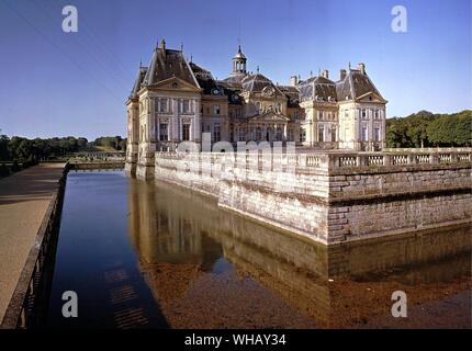 Chateau de Vaux-le-Vicomte, von Louis Le Vau, 1661, Seine-et-Marne, Frankreich. Der Sonnenkönig von Nancy Mitford, Seite 20. Stockfoto