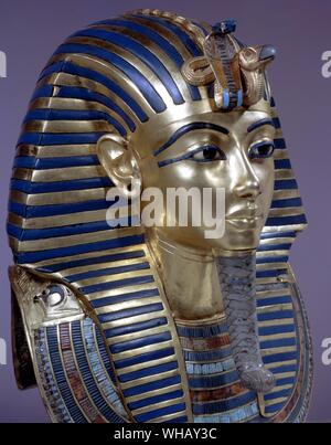 Gold Maske. Tukankhamen, von Christiane Desroches Noblecourt. Stockfoto