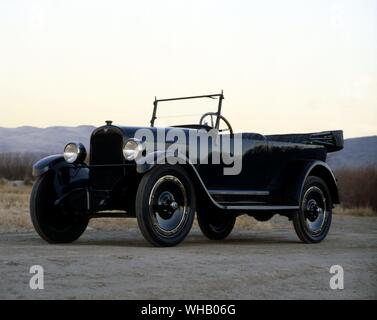 Verkehr Straße 1923. Maxwell Auburne formale Limousine Touring Modell Stockfoto