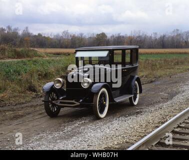 Verkehr Straße 1923. Maxwell Auburne formale Limousine Touring Modell Stockfoto