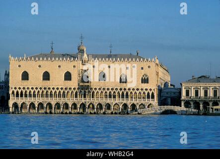 Italien Venedig Fassade des Dogenpalastes. Stockfoto