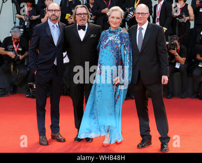 Venedig, Italien. 01 Sep, 2019. Venedig, Italien - 01.SEPTEMBER: (L-R) Steven Soderbergh, Gary Oldman, Meryl Streep und ein Produzent an der Waschsalon screening während der 76. Filmfestival von Venedig (Credit: Mickael Chavet/Alamy leben Nachrichten Stockfoto