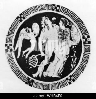 Dionysos und Ariadne begleitet von Eros, auf einem Dachboden cup 400-390 BC-. Dionysos oder Dionysos mit römischen Liber, der griechische Gott des Weines, repräsentiert nicht nur die betörende macht der Wein, sondern auch seine soziale und wirtschaftliche Einflüsse. Er wurde auch als Bacchus bekannt. Er ist als Veranstalter der Zivilisation gesehen, ein Gesetzgeber, und Liebhaber der Skeptiker als auch der Schirmherr Gottheit der Landwirtschaft und das Theater. Er war auch als Befreier bekannt. Ariadne, wurde später die Gemahlin des Gottes Dionysos -. Eros ist dargestellt, wie ein Engel, der trägt ein weißes Kleid, ein Bogen mit Herz geformte Pfeile trägt und ein Stockfoto