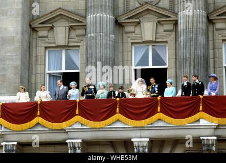 Buckingham Palace Balkon mit der Hochzeit von Prinz Charles und Lady Diana Spencer am Tag ihrer Hochzeit vom 29. Juli 1981. Stockfoto