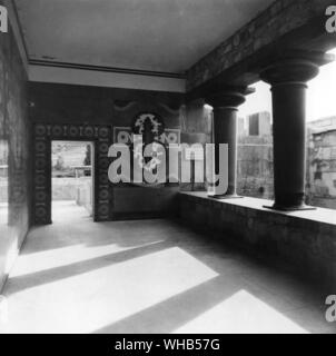 Teil der Palast in Knossos, Griechenland. Dating vielleicht aus spätminoischer Zeit. Des Königs Megaron. König Minos' Apartments sind auch in der Halle des Double Axes bekannt, von Symbole an den Wänden. Das Zimmer ist gebaut, der Steine ohne Mörtel. . Stockfoto