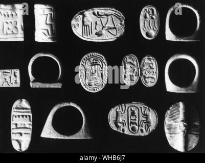 Ägyptischer Skarabäen und Dichtringe hyroglyphs angezeigt. Stockfoto