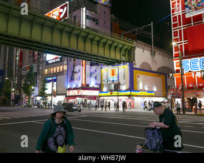 JAPAN - Foto von Sean Sprague Akihabara, Tokio, bei Nacht. Stockfoto