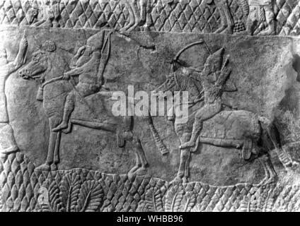 Assyrische Krieger in einer bergigen Region kämpfen. detail Relief aus dem Palast in Ninive. Zeit des Königs Assurbanipal 668-620 v. Chr. Stockfoto