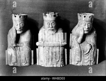 Skandinavier Schachfiguren: Walross-elfenbein, ein König und Zwei Königinnen c. 1200 AD. Entdeckt der Insel Lewis auf den Äußeren Hebriden von Schottland Stockfoto