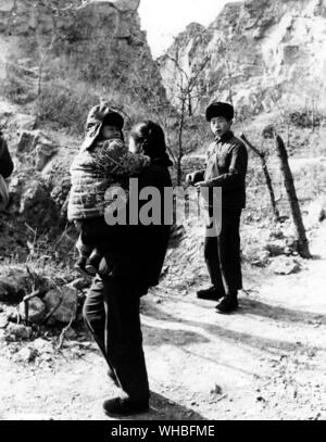 Chou-k'ou-tien, Hopei Privince. Chinesische Touristen.. Stockfoto