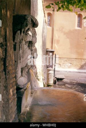 Maske Brunnen im Park der Orangenbäume, Via Pietro d'Illyria, Rom, Italien. Stockfoto