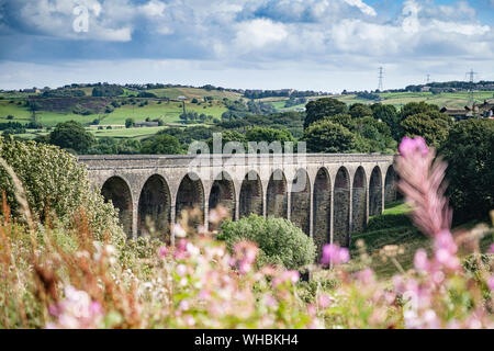 Thornton Viadukt Teil der Great Northern Railway Trail, der an Queensbury, Bradford, West Yorkshire, UK startet Stockfoto
