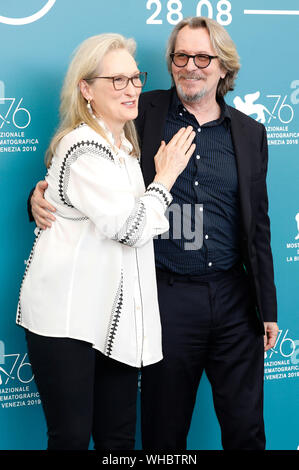 Venedig, Italien. 01 Sep, 2019. Meryl Streep und Gary Oldman am Fotoshooting auf 'Waschsalon/der Geldwäsche" auf der Biennale in Venedig 2019/76 th Venice International Film Festival im Palazzo del Casino. Venedig, 01.09.2019 | Verwendung der weltweiten Kredit: dpa/Alamy leben Nachrichten Stockfoto