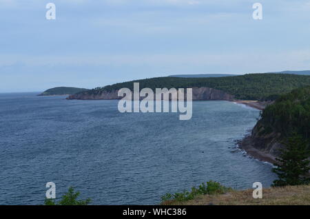 Sommer in Nova Scotia: Blick auf Cape Breton Island Küste in der Nähe von Paleokastritsa Stockfoto