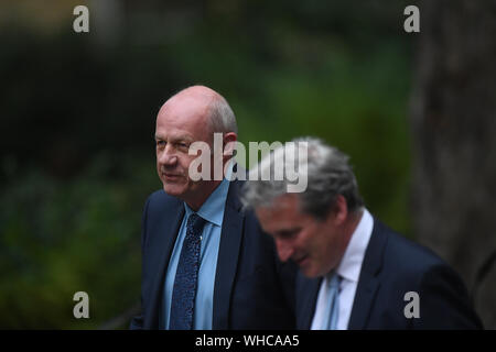 Damian Grün, der konservative Abgeordnete für Ashford (links) und Damian Hinds, der konservative Abgeordnete für East Hampshire (rechts) bei einem Treffen in Downing Street 10, Ankunft in Central London. Stockfoto