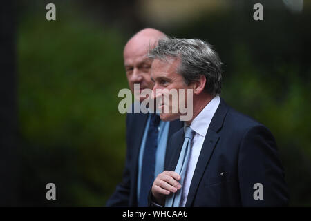 Damian Grün, der konservative Abgeordnete für Ashford (links) und Damian Hinds, der konservative Abgeordnete für East Hampshire (rechts) bei einem Treffen in Downing Street 10, Ankunft in Central London. Stockfoto