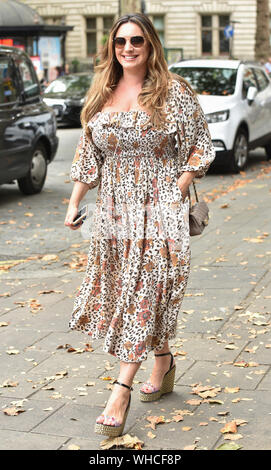 Kelly Brook kommt an der Global Radio Studios in London. Stockfoto