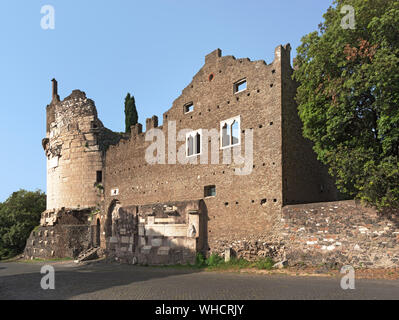 Grabmal der Caecilia Metella und Caetani Schloss auf der Via Appia, Rom, Italien Stockfoto