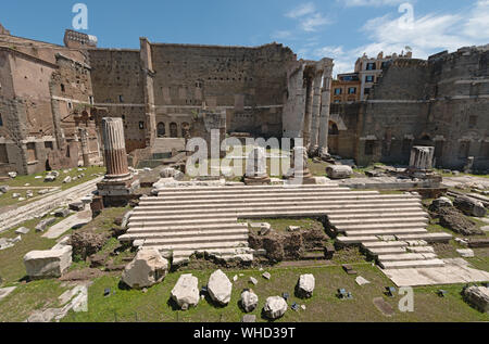 Tempel des Mars Ultor im Forum des Augustus. Rom, Italien Stockfoto