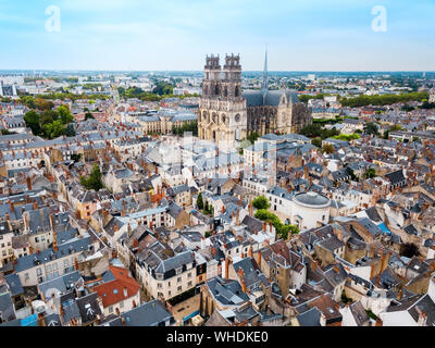 Orleans Stadt Antenne Panoramablick. Orleans ist eine Gemeinde im Norden Frankreichs Stockfoto