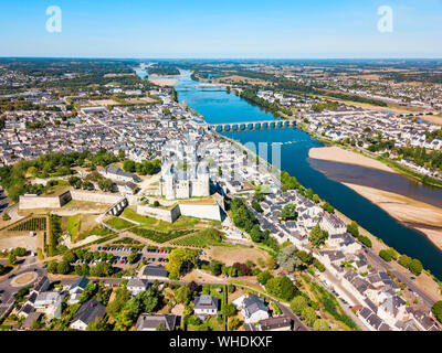 Saumur Stadt Antenne Panoramaaussicht, Tal der Loire in Frankreich Stockfoto