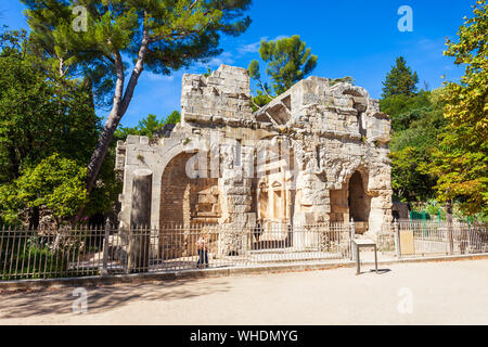 Diana Tempel ist eine alte römische Tempel in Les Jardins de la Fontaine öffentlichen Park in Nimes in Südfrankreich Stockfoto