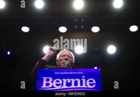 Portland, Maine, USA. 1. Sep 2019. September 1, 2019 - Portland, Maine. Die US-amerikanischen Senator Bernie Sanders Kampagnen für den demokratischen Präsidentschaftskandidaten während einer Kundgebung vor über 1.600 Fans am Staatstheater in Portland, Maine am Sonntag, 1. September 2019. Quelle: Michael G. Seamans/ZUMA Draht/Alamy leben Nachrichten Stockfoto