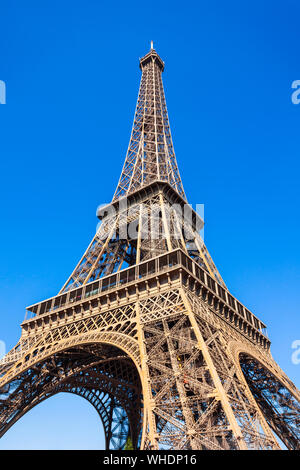 Eiffelturm oder Tour Eiffel ist ein schmiedeeisernes Gitter Turm auf dem Champ de Mars in Paris, Frankreich Stockfoto