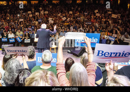 Portland, Maine, USA. 1. Sep 2019. September 1, 2019 - Portland, Maine. Die US-amerikanischen Senator Bernie Sanders Kampagnen für den demokratischen Präsidentschaftskandidaten während einer Kundgebung vor über 1.600 Fans am Staatstheater in Portland, Maine am Sonntag, 1. September 2019. Quelle: Michael G. Seamans/ZUMA Draht/Alamy leben Nachrichten Stockfoto