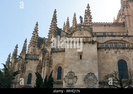 SEGOVIA, Spanien - 25 April 2018: architektonische Details der Fassade der Kathedrale von Segovia. Stockfoto