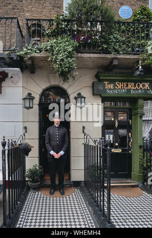 London, Großbritannien, 24. Mai 2018: Sherlock Holmes Museum, 221 Baker Street in London, England, Vereinigtes Königreich. Stockfoto