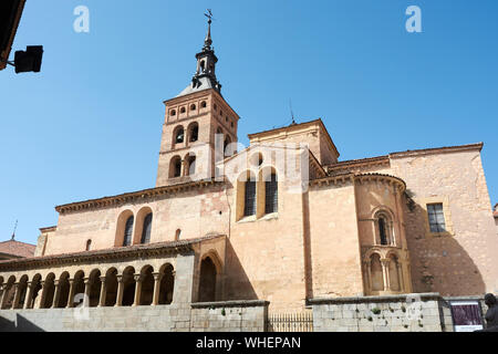 SEGOVIA, Spanien - 25 April 2018: Die Fassade der Kirche San Martin in Segovia. Stockfoto